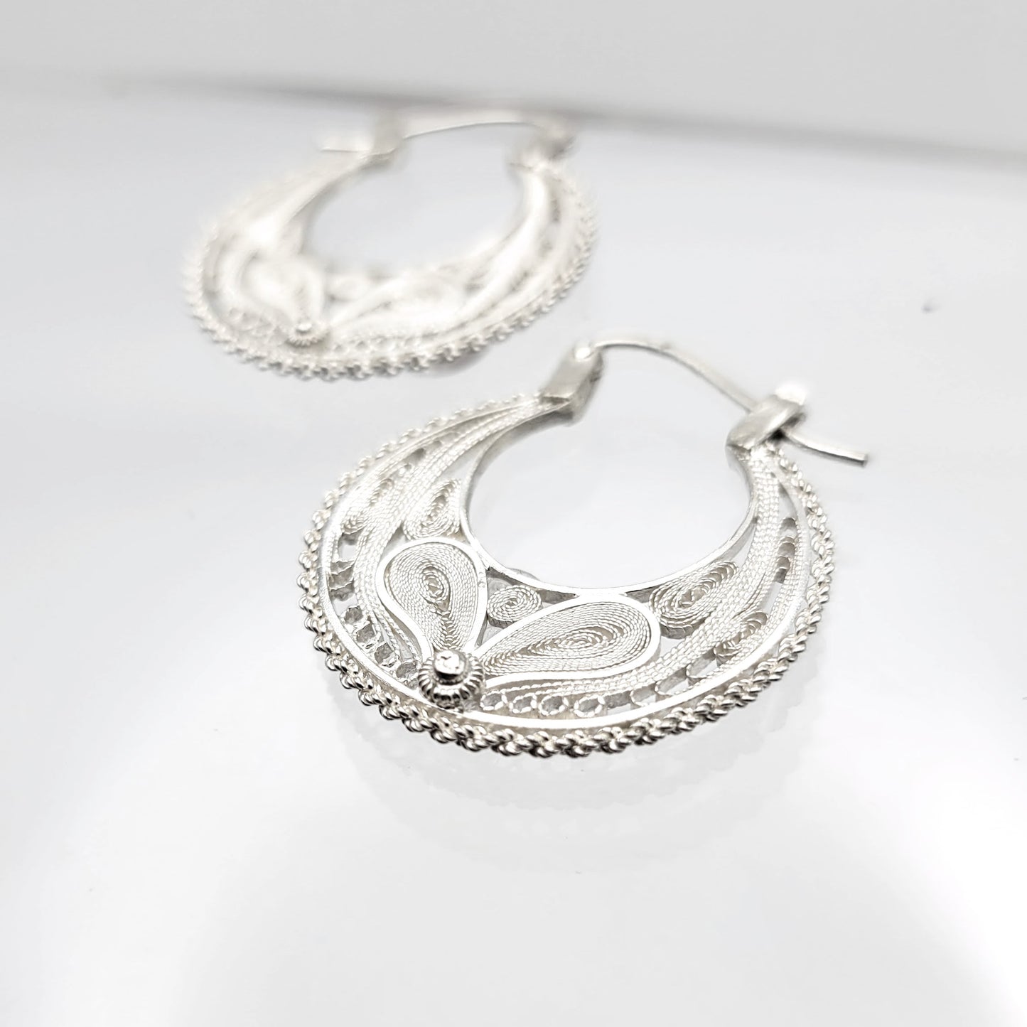 Round Leaf Hoops